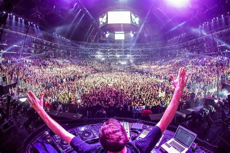 How to Dance to EDM: A Journey into the World of Electronic Dance Music